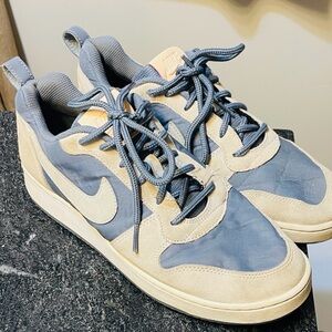 Nike Court Borough Low Premium Women’s Size 10.       Like NEW!!!